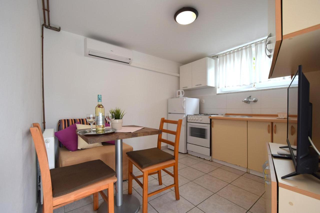Apartments Julia Čižići Buitenkant foto